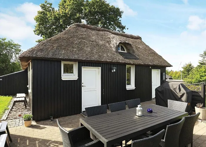 8 Person In Farsø